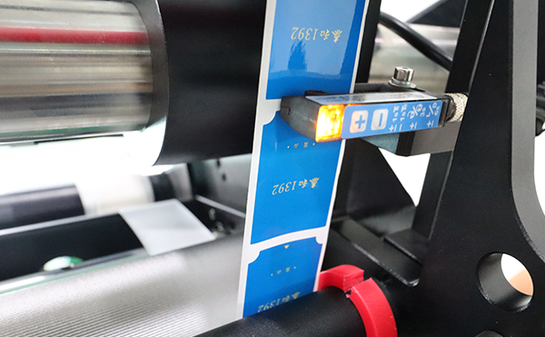 全自動(dòng)平面貼標機,貼標機,全自動(dòng)貼標機